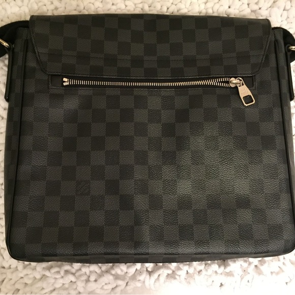LOUIS VUITTON DISTRICT MM DAMIER GRAPHITE MESSENGER BAG - Picture 2 of 4